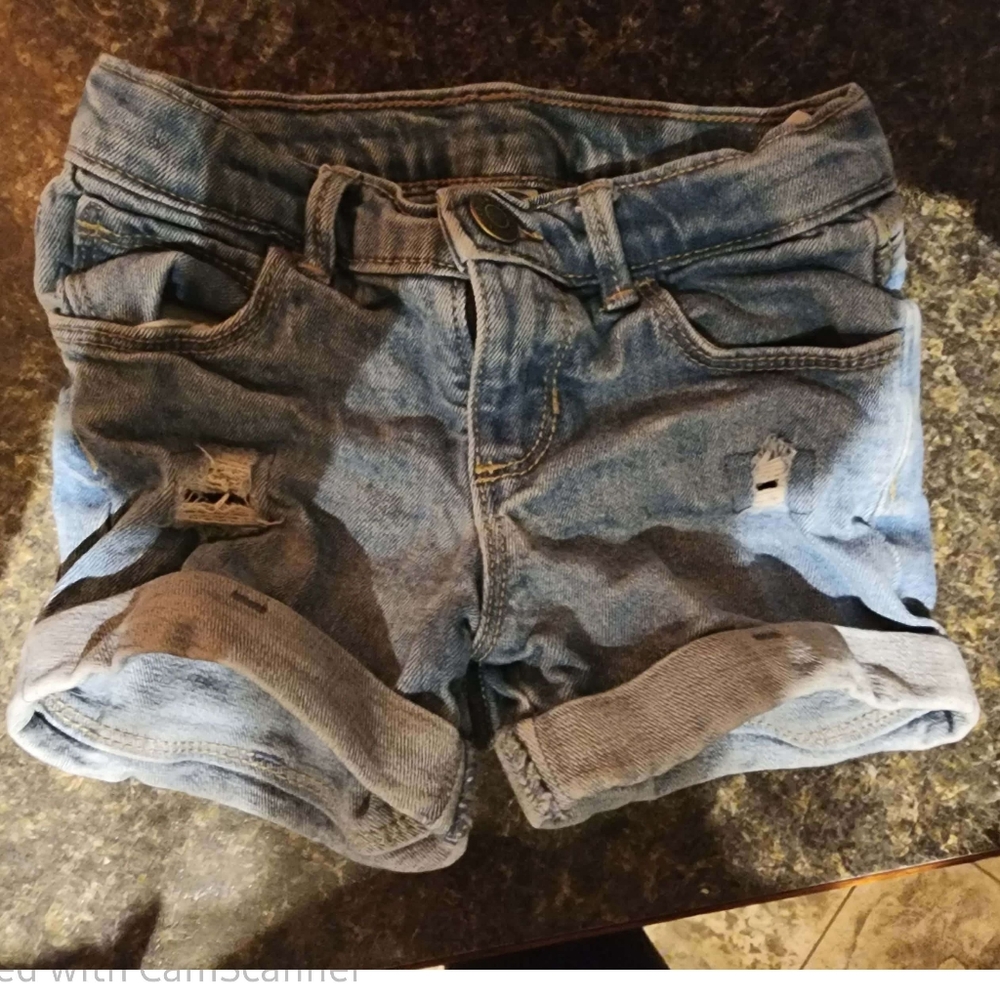 Girls old Navy size 4t distressed Jean shorts